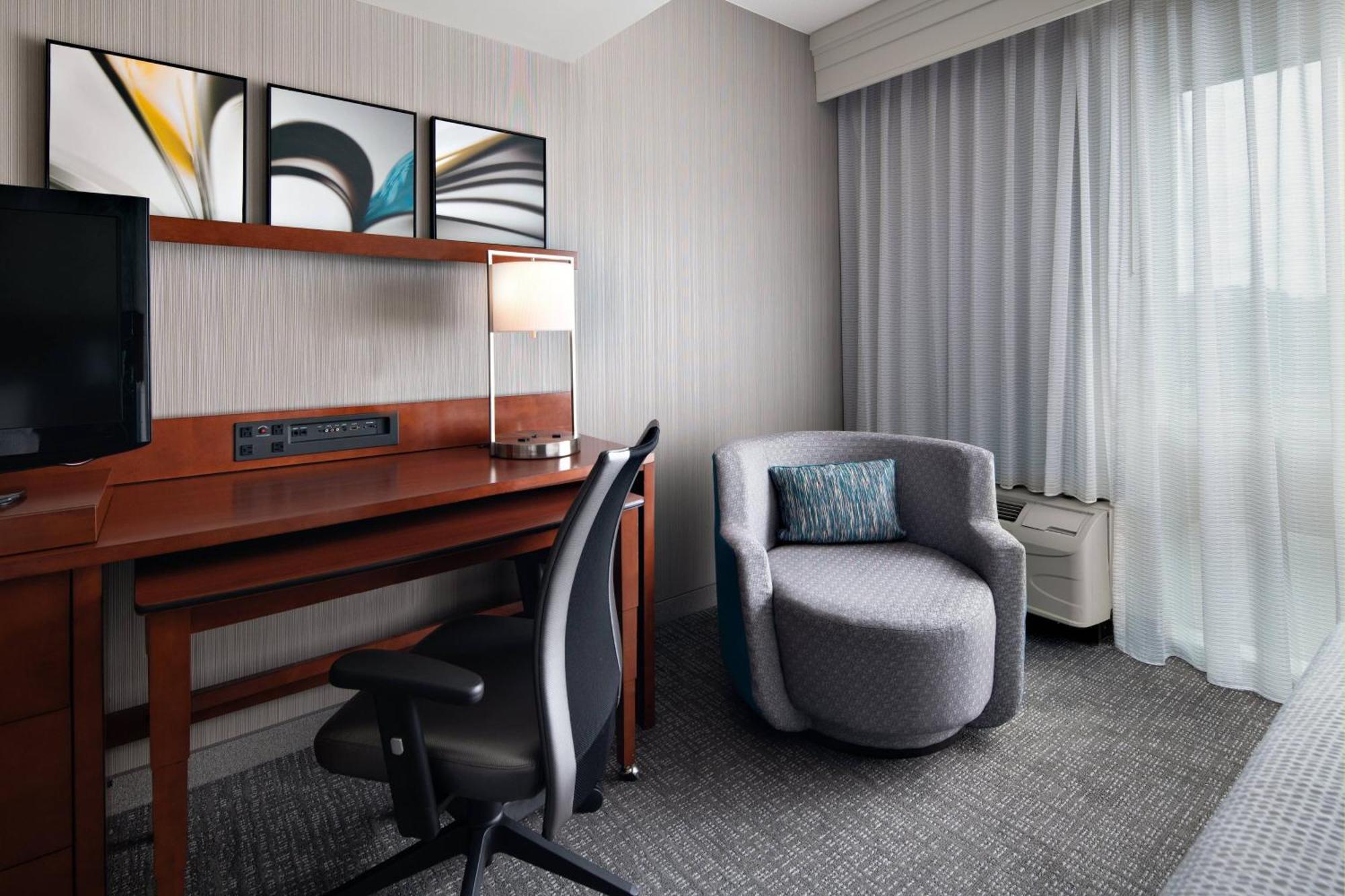 Courtyard By Marriott Raleigh North/Triangle Town Center Hotel Exterior foto
