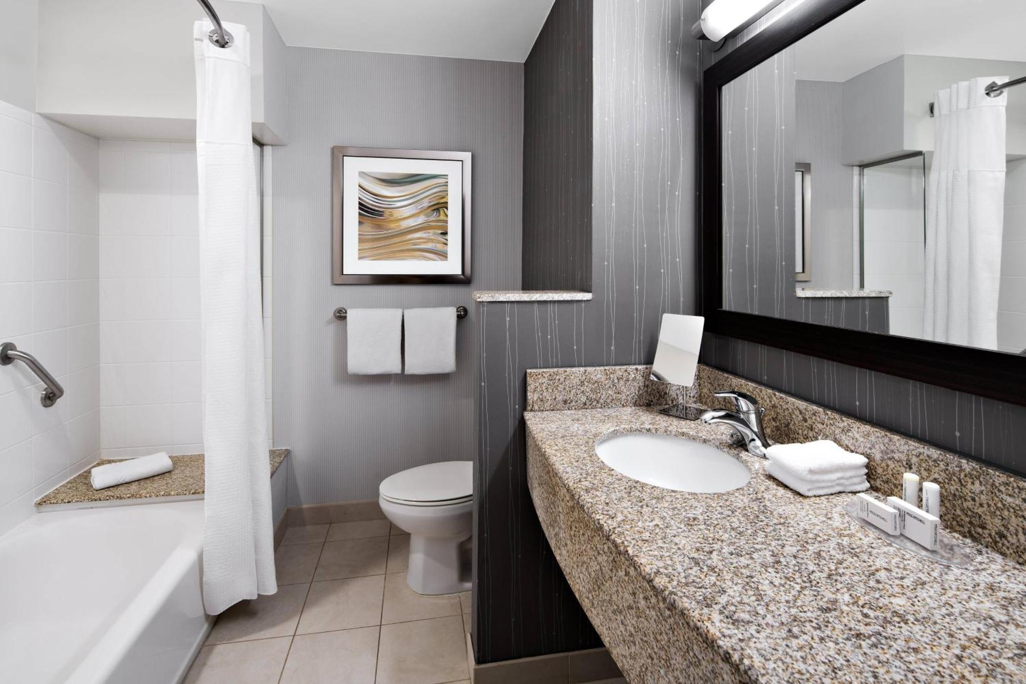 Courtyard By Marriott Raleigh North/Triangle Town Center Hotel Exterior foto