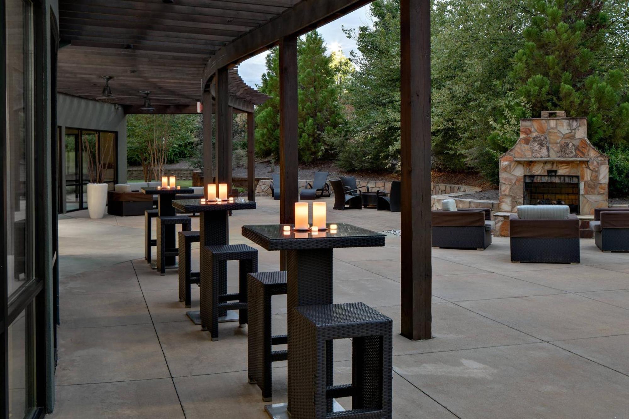 Courtyard By Marriott Raleigh North/Triangle Town Center Hotel Exterior foto